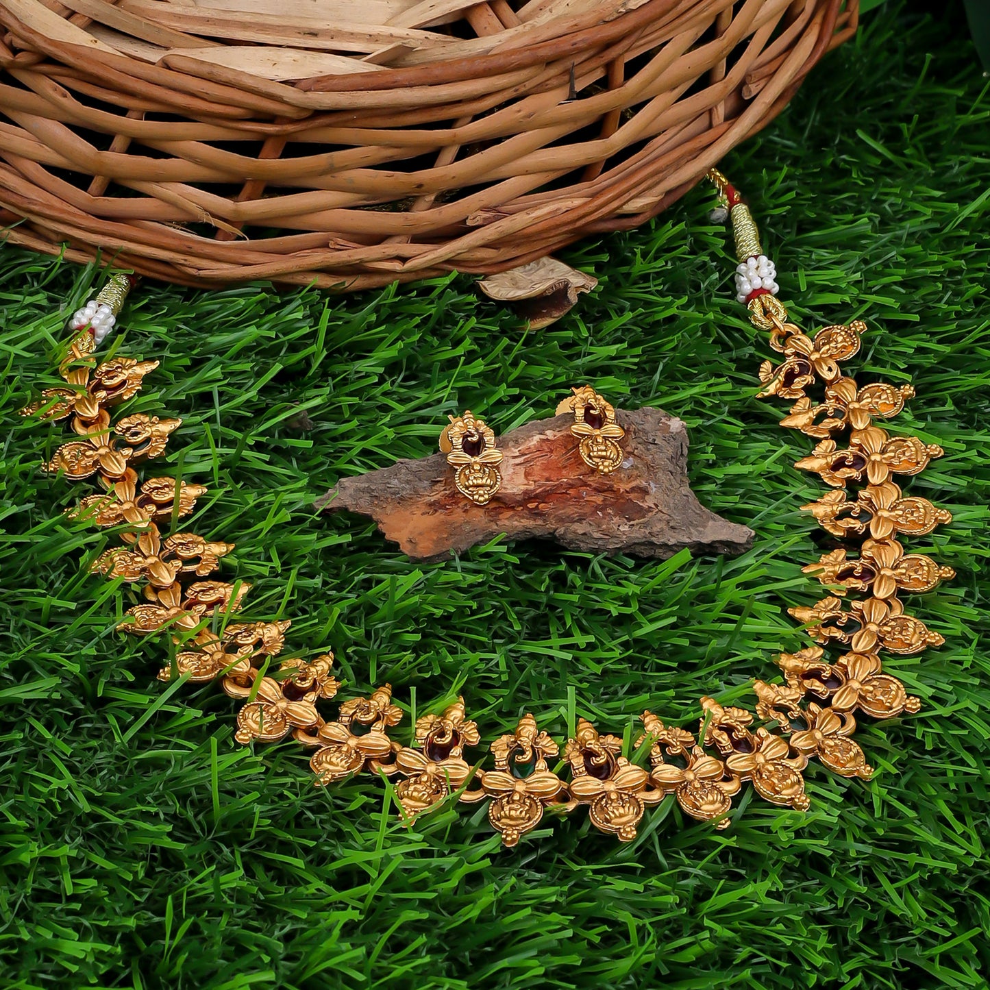 Traditional Gold-Plated Temple Jewelry Necklace Set with Earrings